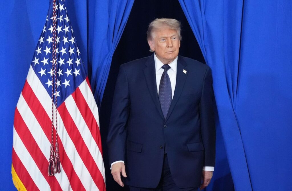 Donald Trump en una reunión de seguridad sobre negociaciones con Irán
