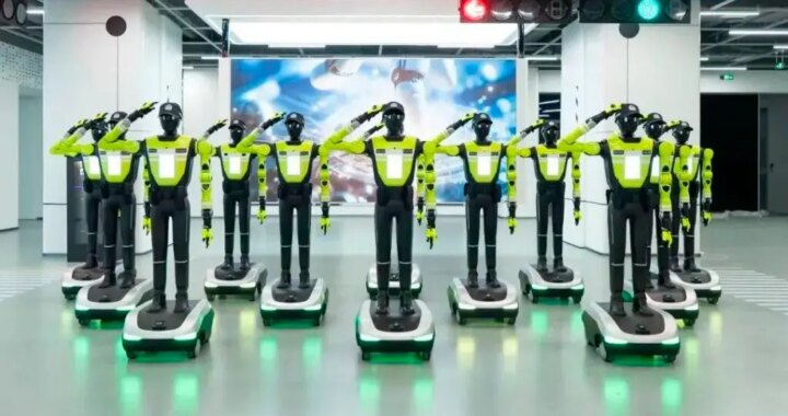 Video | China pone en marcha equipo de policías robot para regular el tráfico