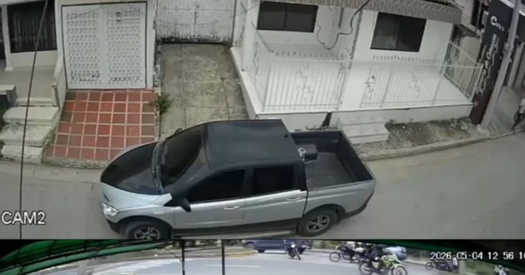 Policía Nacional capturando a dos jóvenes con'alias' Moisés y Alex por presunto atraco