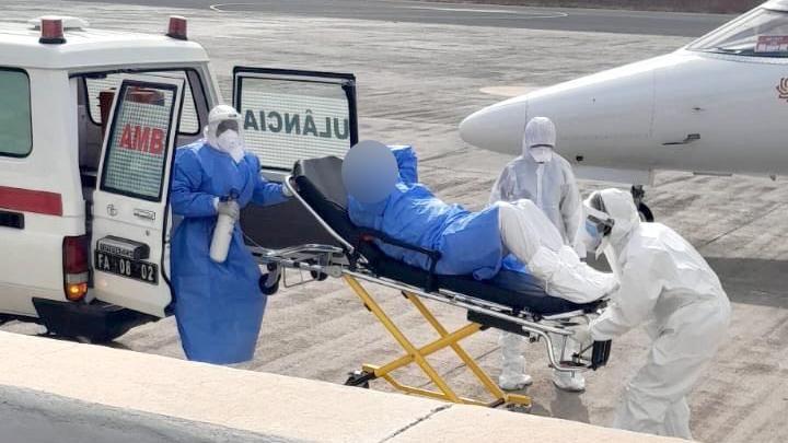 Imagen de un crucero en el mar con medidas de precaución de seguridad sanitaria implementadas