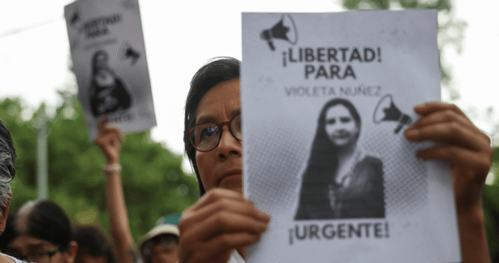 La indignación por el trato de un ministro israelí a activistas de la flotilla de Gaza interceptada