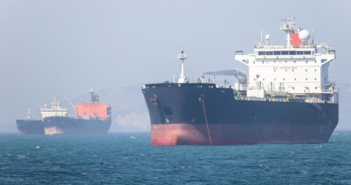 Qué sabemos del Proyecto Libertad con el que Trump quiere escoltar a los barcos en el estrecho de Ormuz