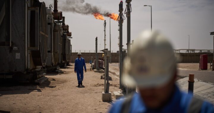 DOJ investiga millonarias apuestas en petróleo antes de anuncios de Trump sobre Irán
