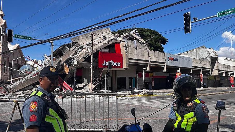Imagen de edificios dañados después de un terremoto en Filipinas