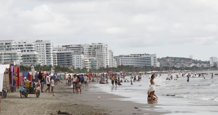 Rescate dramático en La Boquilla: padre e hijo salvados de ahogarse
