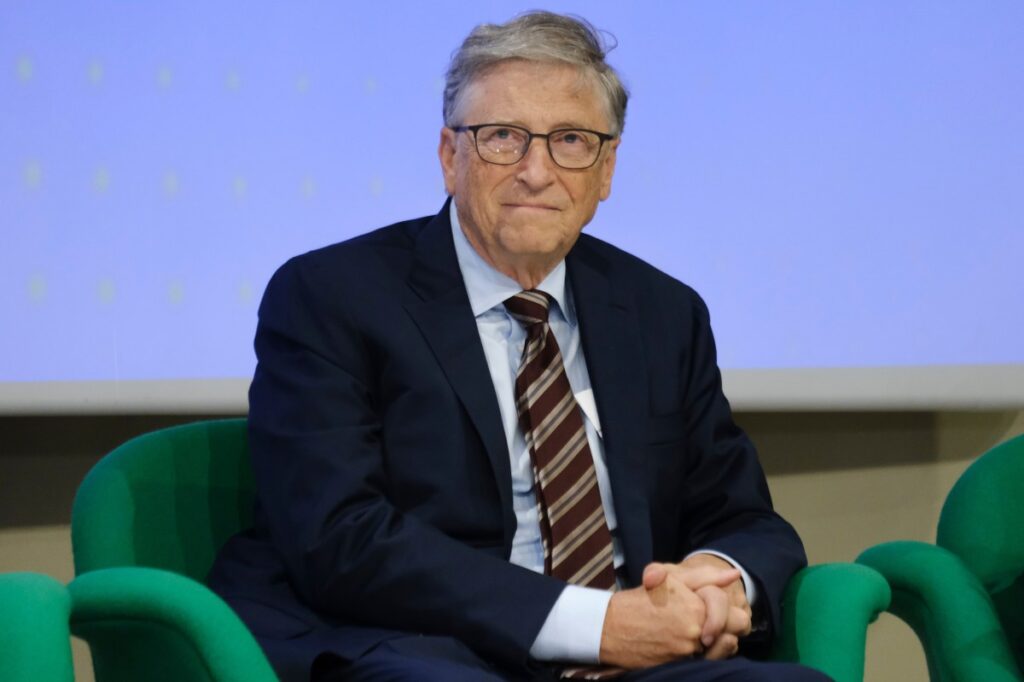 Bill Gates señalando los 4 empleos más seguros frente a la automatización