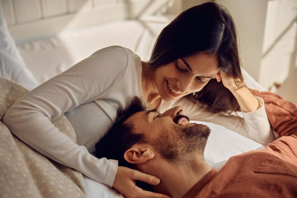 Martín y Majo en un momento de conexión emocional, superando heridas del pasado