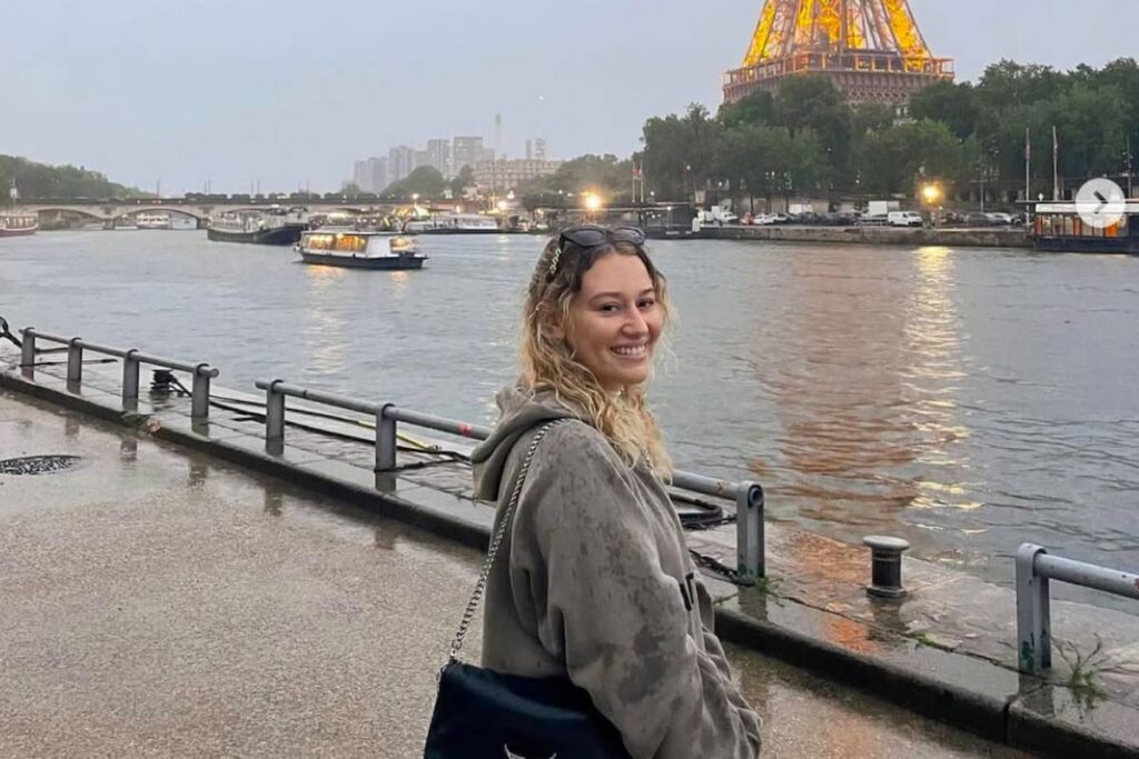 Lucía Amura con su perrita Makai en Buenos Aires tras volver de EE.UU.