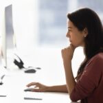 IA amenaza 8.4 millones de empleos hispanos en EE.UU.