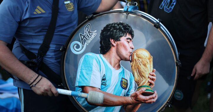 Polémica en Argentina: IA revive a Maradona para publicidad de apuestas