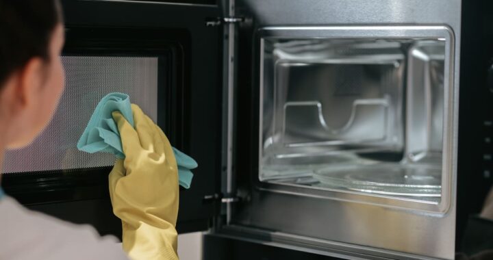 Limpiar horno y hornillas: el metodo infalible con sal y limon