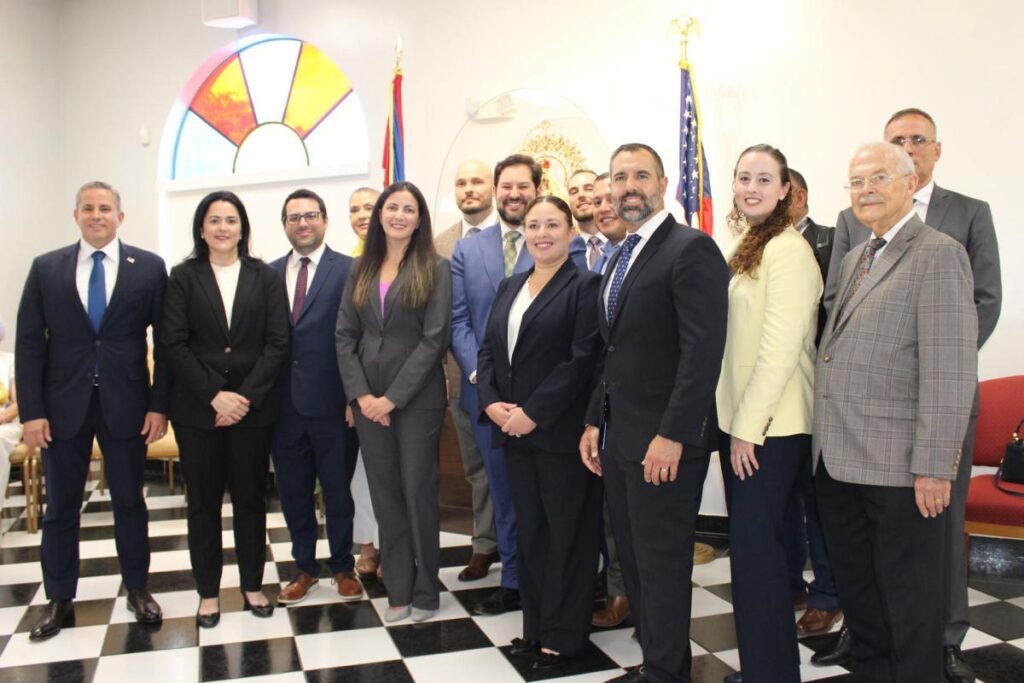 Rosa María Payá y juristas presentando el plan legal para la transición en Cuba