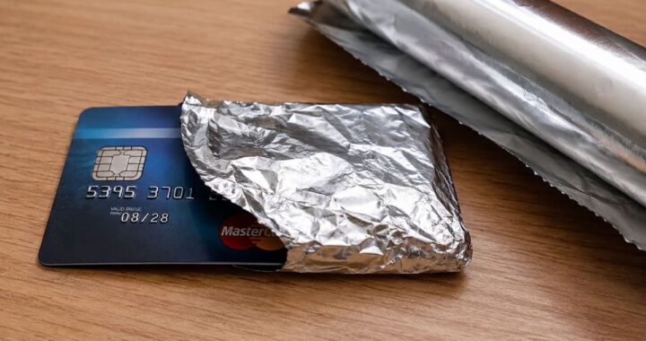 Papel aluminio en tarjetas: ¿protege contra fraudes?