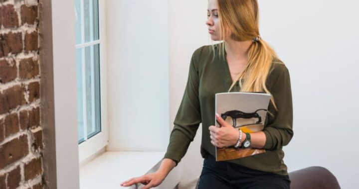 Por qué buscas la salida al entrar a un lugar: psicología