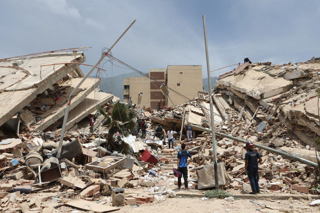Edificios derrumbados en La Guaira tras terremotos de 7.5 y 7.2 en Venezuela