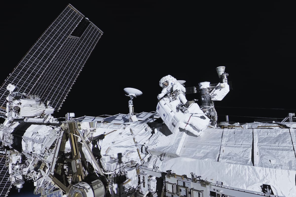 Réplica a escala real de la Estación Espacial Internacional en exposición inmersiva