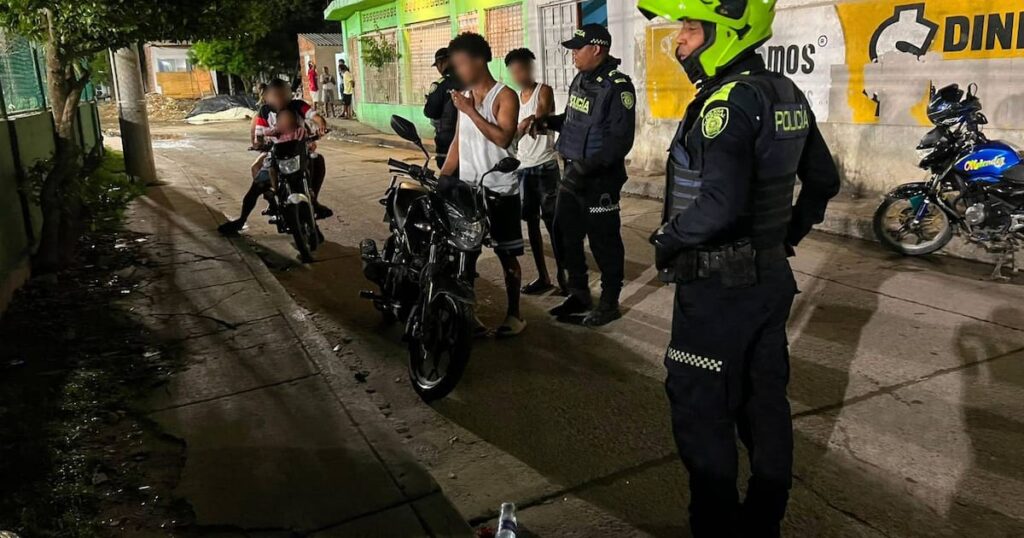Policías de la Metropolitana de Cartagena durante operativos de seguridad en la ciudad