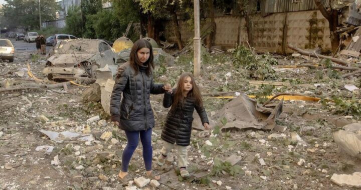 Al menos 21 muertos en Ucrania en uno de los mayores ataques de Rusia en los últimos meses con más de 700 drones