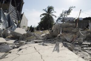 Edificios derrumbados y personas afectadas tras el terremoto en Mindanao Filipinas