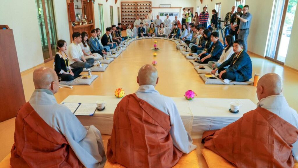 El milenario templo budista en Corea del Sur donde los monjes ayudan a jóvenes encontrar pareja
