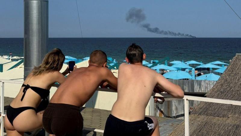 El contraste de Odesa, el balneario de Ucrania con turismo de lujo y bombardeos diarios de Rusia
