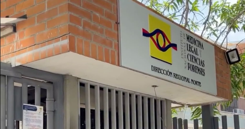 una mujer murió y su esposo está herido