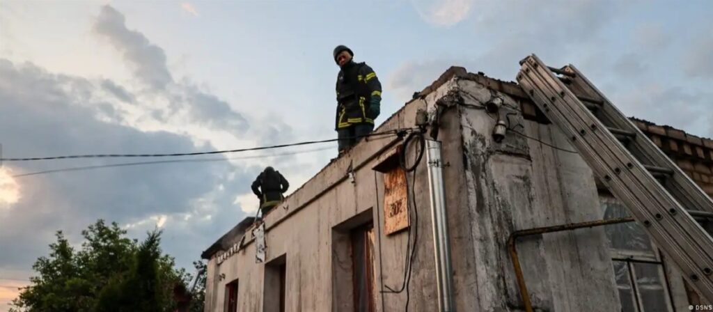 Ataques mutuos entre Ucrania y Rusia dejan al menos 14 muertos