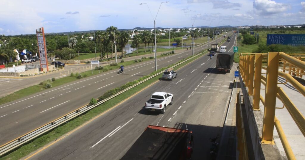 Familia venía para Cartagena y chocó con furgón en la Vía al Mar: mujer falleció