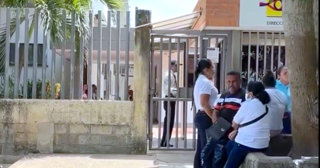 Escena del ataque sicarial en conjunto residencial Los Mangos de Soledad