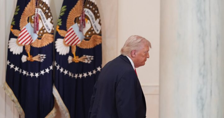 Irán rechaza negociar un acuerdo final con EE.UU. mientras Trump mantenga amenazas