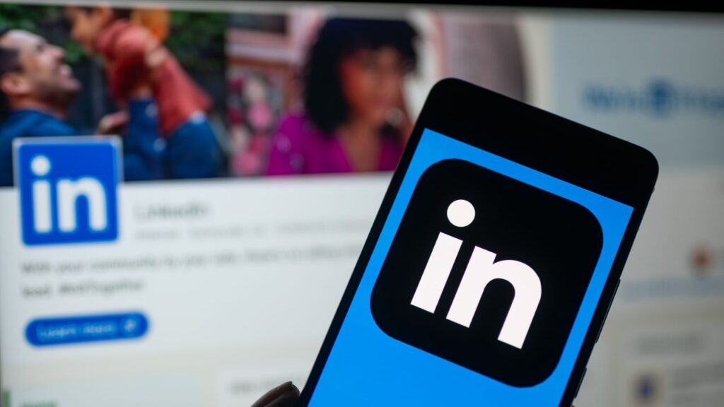 Tu feed ya está lleno de contenido escrito por IA: LinkedIn está entre las plataformas más saturadas