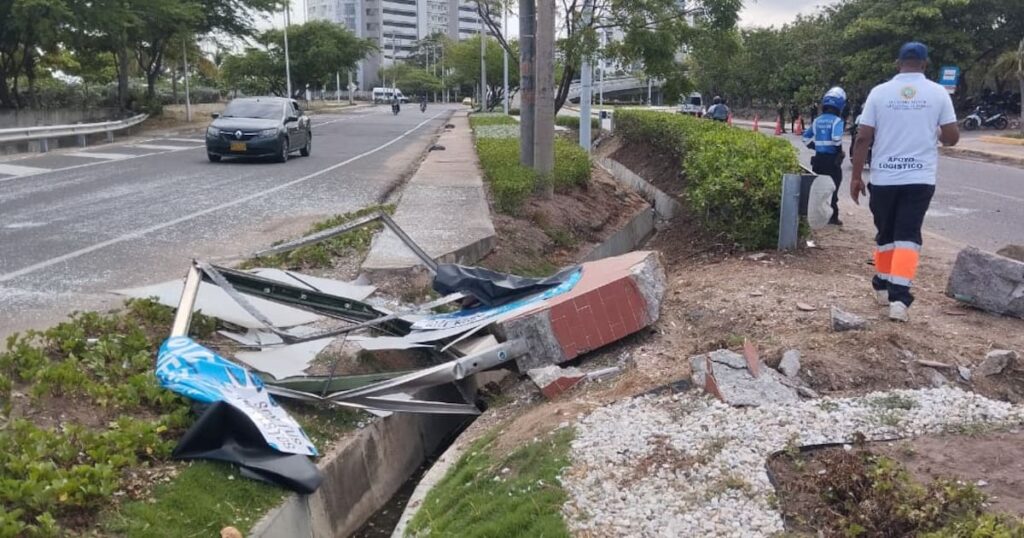Fuerte accidente de una camioneta en Crespo causó pánico y dejó daños