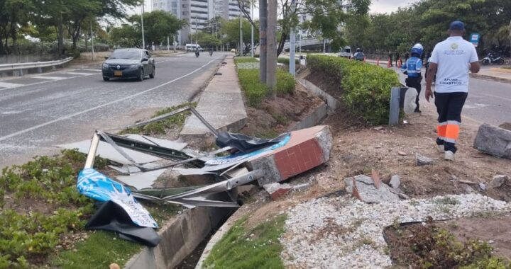 Fuerte accidente de una camioneta en Crespo causó pánico y dejó daños