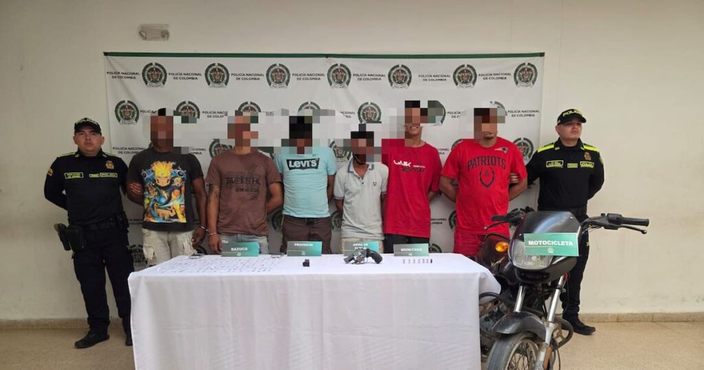 Agentes policiales en operativo contra la banda Los Patillas en el Atlántico