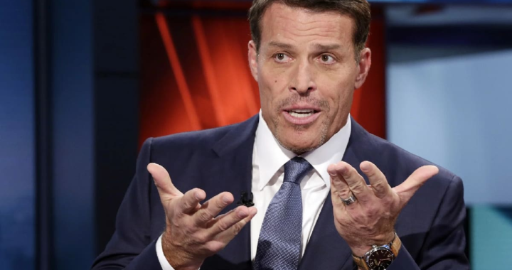 La reveladora frase de Tony Robbins, experto en crecimiento personal, que se volvió viral para cambiar la vida