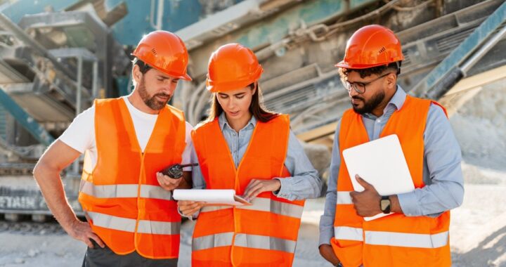 Salud, construcción y tecnología: cómo entrar a los tres sectores que siguen contratando en EE.UU.