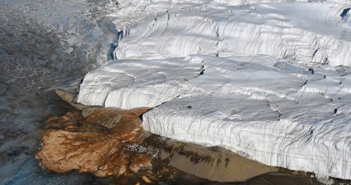 Blood Falls: el misterio del glaciar que «sangra» en la Antártida
