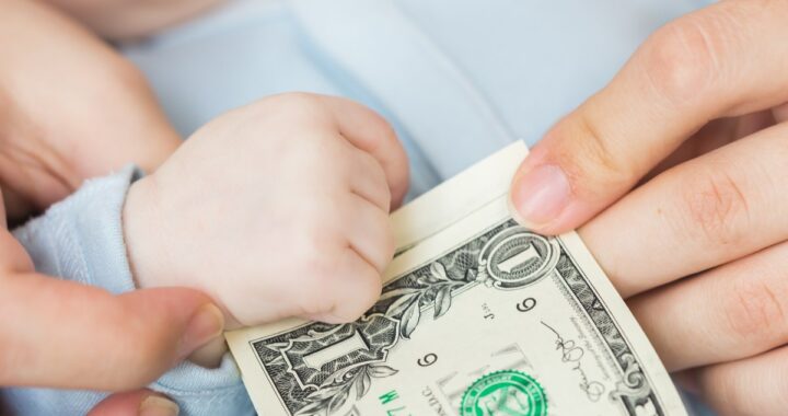 ¿Dónde conviene tener un hijo? Estudio revela los estados más caros y los más baratos para ser padres